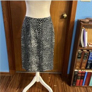 EUC 12 gray and black cheetah print pencil skirt first issue Liz Claiborne